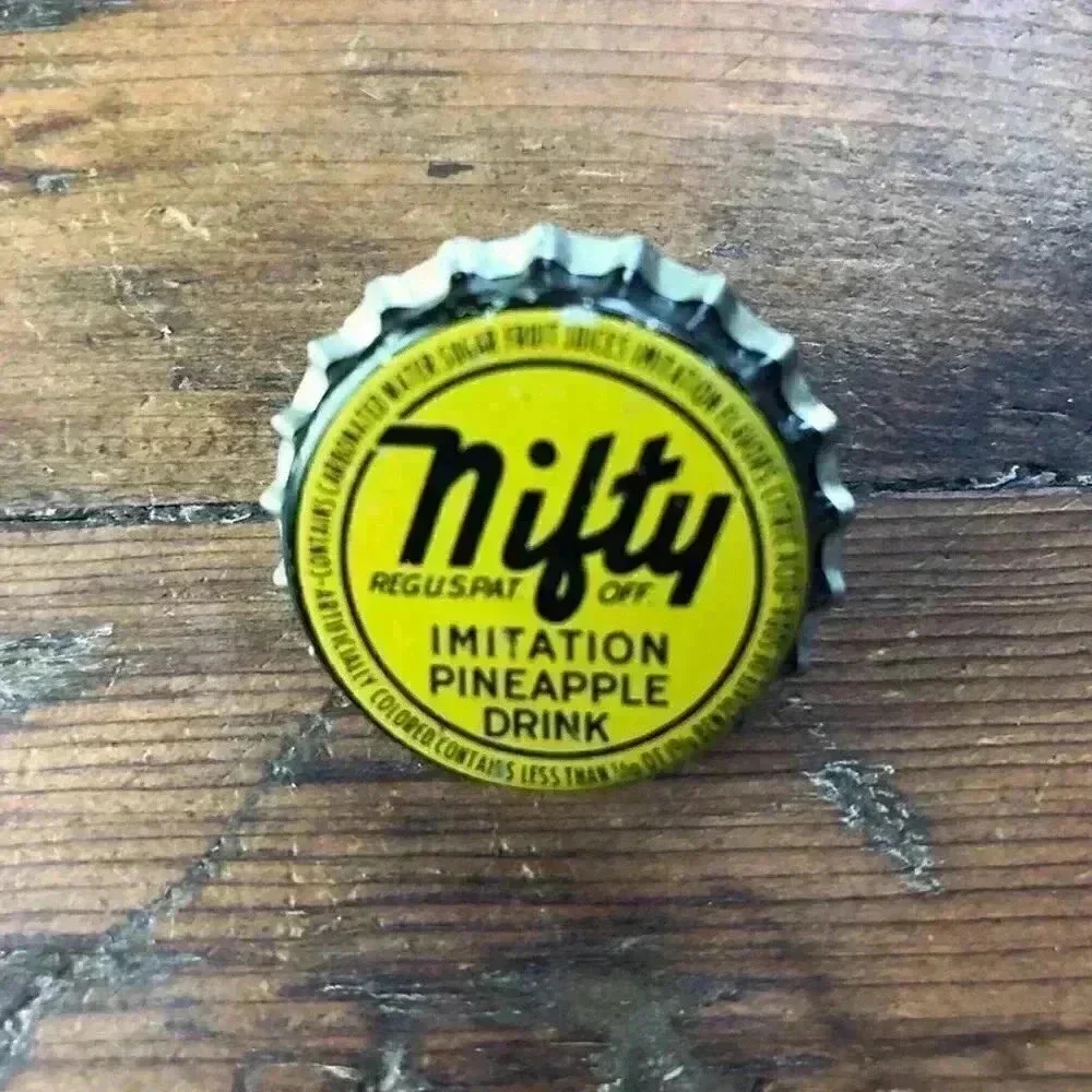 3 Vintage Bottlecap Pins Nifty, Jurk, Grapette - Picture 2 of 9